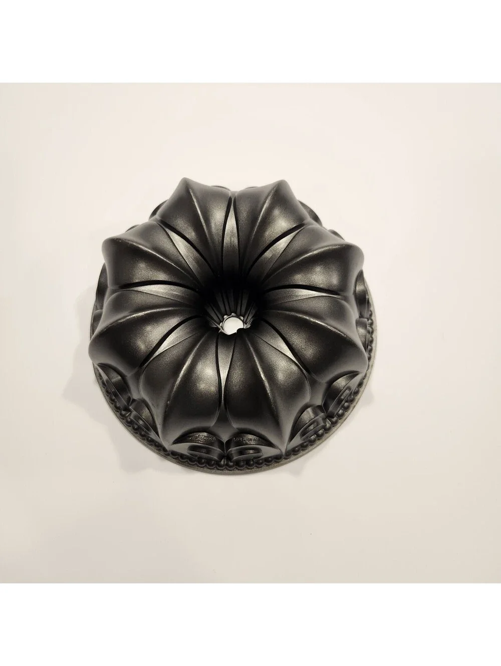 Nordic Ware Fleur de Lis 10-cup Bundt Pan